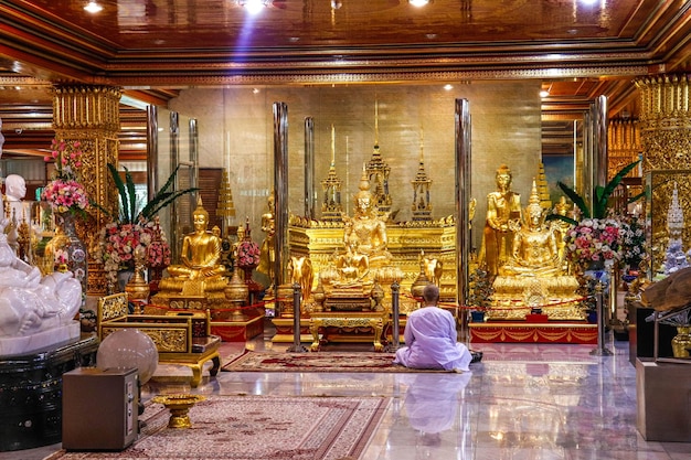 Een prachtig uitzicht op de boeddhistische tempel Wat Paknam in Bangkok Thailand