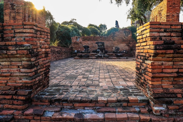 Een prachtig uitzicht op de boeddhistische tempel wat ratchaburana in ayutthaya thailand