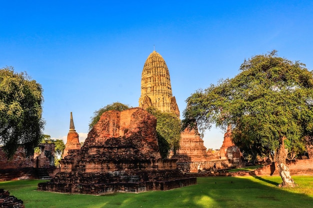 Een prachtig uitzicht op de boeddhistische tempel Wat Ratchaburana in Ayutthaya Thailand