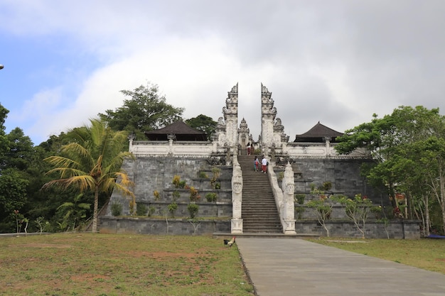 Een prachtig uitzicht op de Lempuyang-tempel op Bali, Indonesië