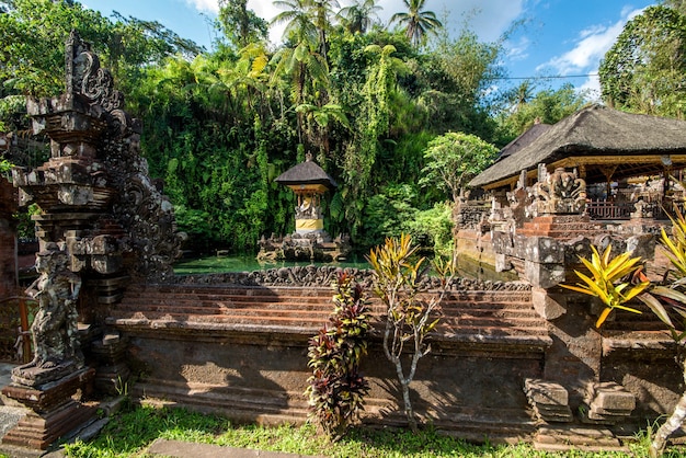 Een prachtig uitzicht op de pura tirta empul-tempel op bali, indonesië