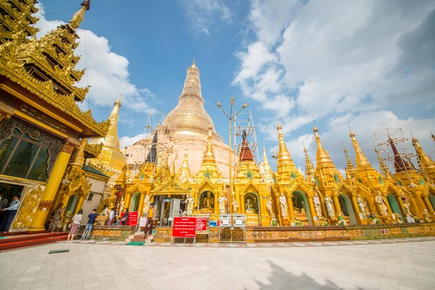 Een prachtig uitzicht op de Shwedagon Padoga-tempels in Yangon, Myanmar