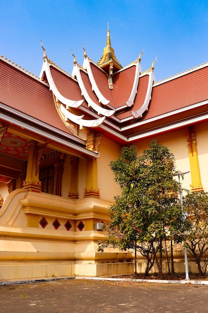 Een prachtig uitzicht op de tempel Wat Pha That Luang in Vientiane Laos