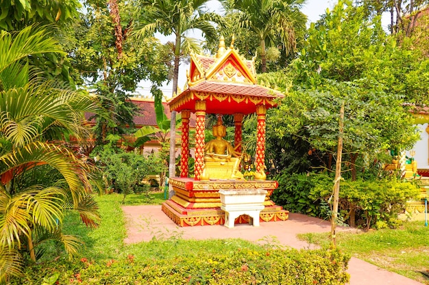 Een prachtig uitzicht op de tempel Wat Pha That Luang in Vientiane Laos