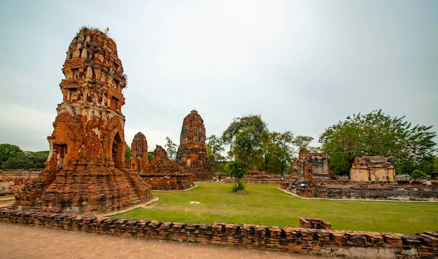 Een prachtig uitzicht op de Wat Mahathat-tempel in Ayutthaya Thailand