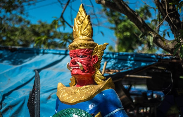 Een prachtig uitzicht op de Wat Muang-tempel in Ang Thong Thailand