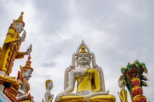 Een prachtig uitzicht op de Wat Paknam-tempel in Bangkok Thailand