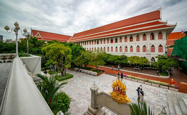 Een prachtig uitzicht op de Wat Paknam-tempel in Bangkok Thailand