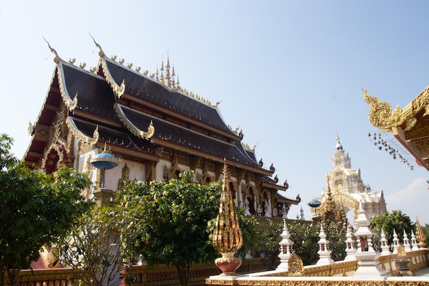 Een prachtig uitzicht op de Wat Saeng Kaeo-tempel in Chiang Rai Thailand