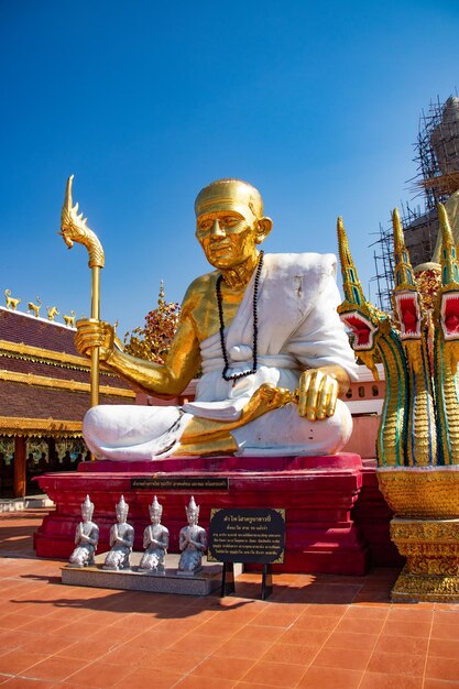 Een prachtig uitzicht op de Wat Saeng Kaeo-tempel in Chiang Rai Thailand