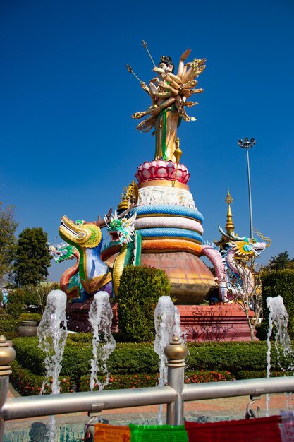 Foto een prachtig uitzicht op de wat saeng kaeo-tempel in chiang rai thailand