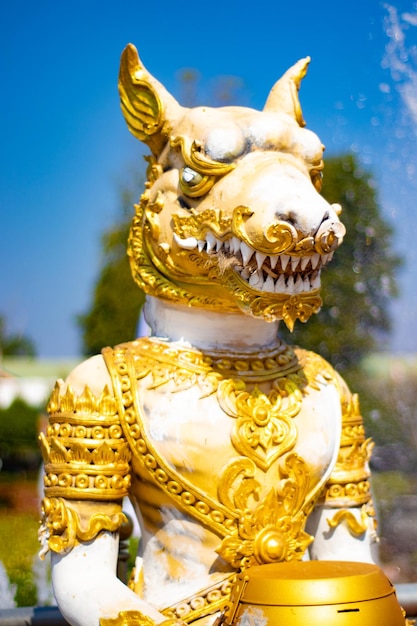 Een prachtig uitzicht op de Wat Saeng Kaeo-tempel in Chiang Rai Thailand