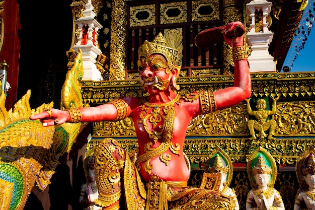 Een prachtig uitzicht op de wat saeng kaeo-tempel in chiang rai thailand