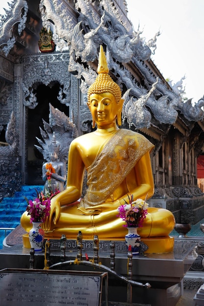 Een prachtig uitzicht op de zilveren tempel in Chiang Mai Thailand