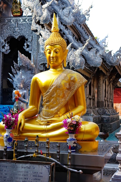 Een prachtig uitzicht op de zilveren tempel in Chiang Mai Thailand