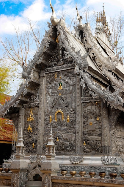 Een prachtig uitzicht op de zilveren tempel in Chiang Mai Thailand