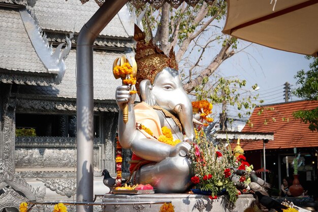 Een prachtig uitzicht op de zilveren tempel in Chiang Mai Thailand