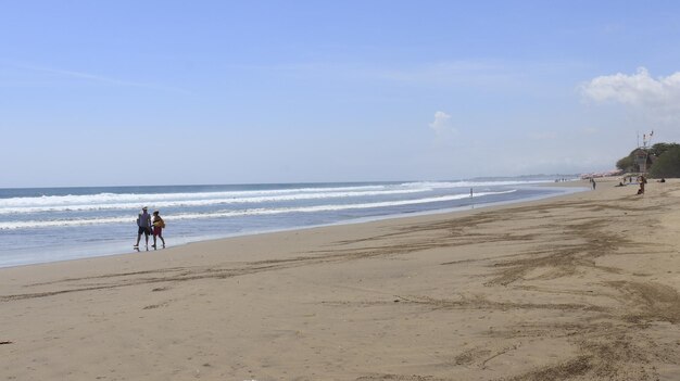 Een prachtig uitzicht op Double Six Beach in Bali, Indonesië