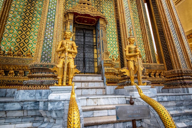 Een prachtig uitzicht op Grand Palace de Wat Phra Kaew-tempel in Bangkok Thailand