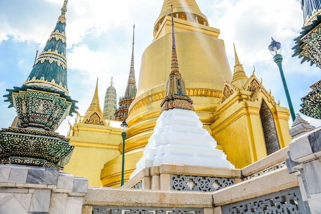 Een prachtig uitzicht op grand palace het wat phra kaew museum in bangkok thailand