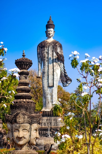 Een prachtig uitzicht op het Boeddhapark in Nong Khai Thailand