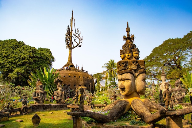 Een prachtig uitzicht op het Boeddhapark in Vientiane Laos