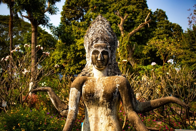 Een prachtig uitzicht op het Boeddhapark in Vientiane Laos