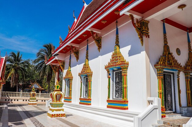 Een prachtig uitzicht op het eiland Koh Larn in Thailand