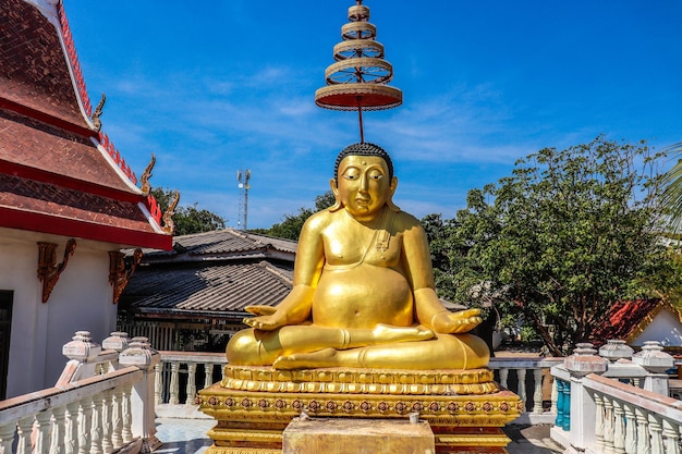 Een prachtig uitzicht op het eiland Koh Larn in Thailand