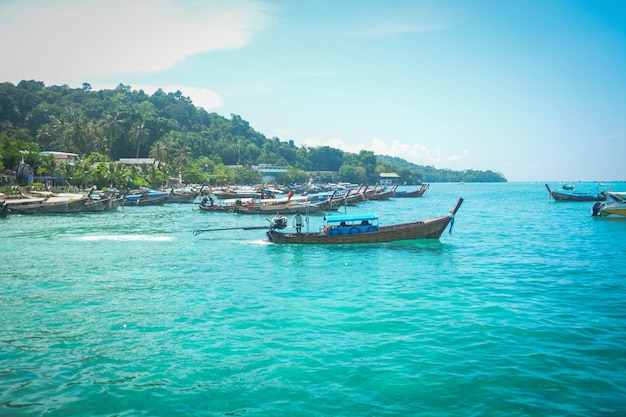 Een prachtig uitzicht op het eiland phi phi in thailand