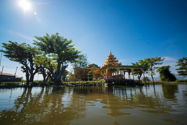 Een prachtig uitzicht op het Inlemeer Myanmar