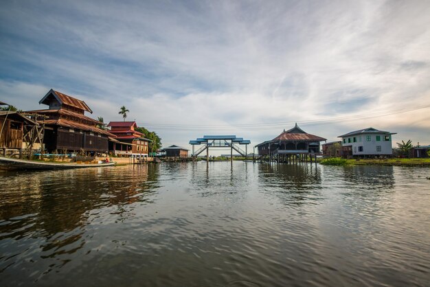 Een prachtig uitzicht op het Inlemeer Myanmar