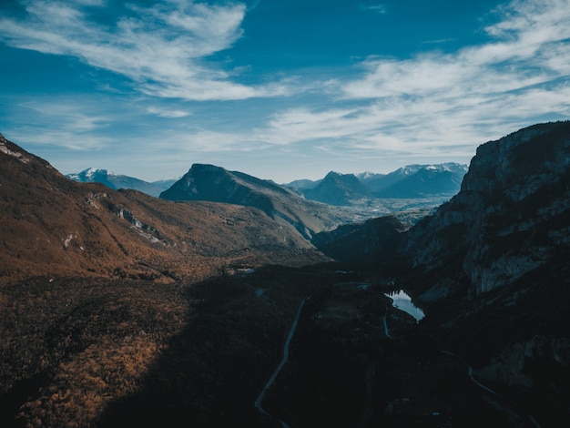 een prachtig uitzicht op het meer van molveno