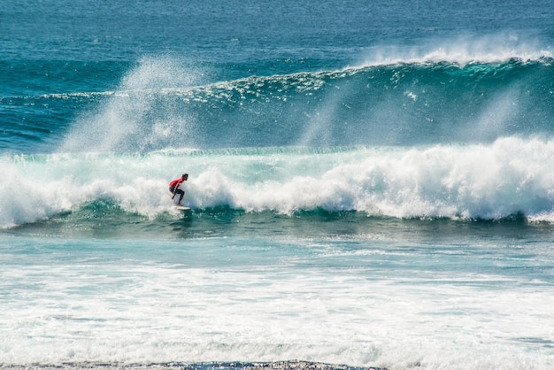 Een prachtig uitzicht op het strand van Uluwatu op Bali, Indonesië