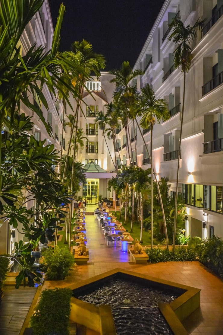 Foto een prachtig uitzicht op het tara angkor hotel in siem reap, cambodja