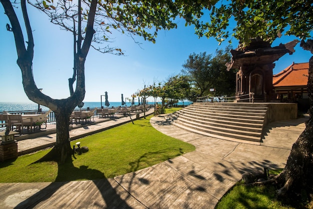 Een prachtig uitzicht op Tanah Lot in Ubud Bali, Indonesië