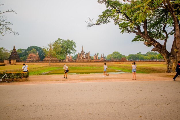 Een prachtig uitzicht op tempels in sukhothai thailand