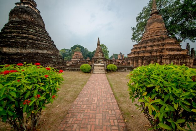 Een prachtig uitzicht op tempels in Sukhothai Thailand