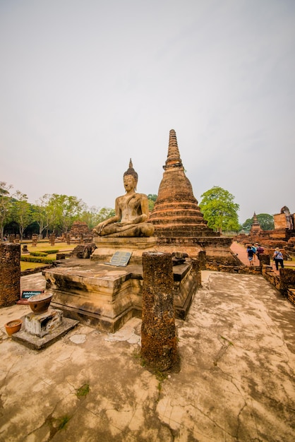 Foto een prachtig uitzicht op tempels in sukhothai thailand