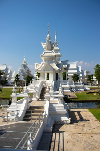 Een prachtig uitzicht op Wat Rong Khun de Witte Tempel in Chiang Rai Thailand