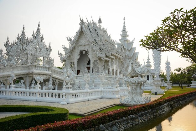 Een prachtig uitzicht op Wat Rong Khun de Witte Tempel in Chiang Rai Thailand
