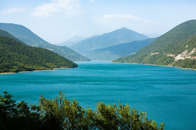 Een prachtige landschapsfotografie met Kaukasus-gebergte in Georgië