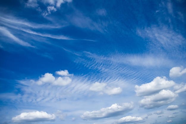 Een prachtige lucht wolken in de natuur in een atmosfeer van schone lucht