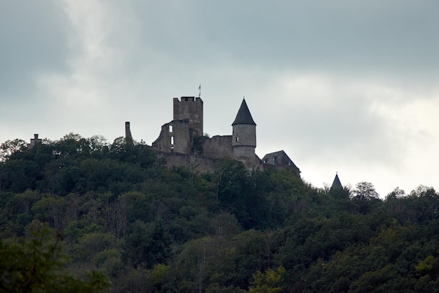 Een prachtige opname van het kasteel van Bourscheid, Luxemburg