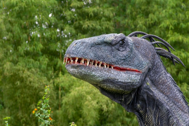 Een replica van een dinosaurus in Merapi Park Yogyakarta Indonesia
