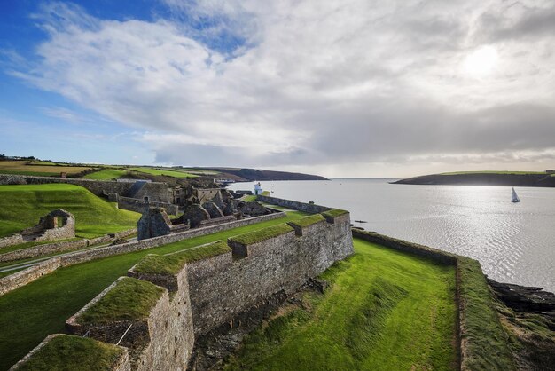 Een schild van het Charles Fort Forthill in County Cork, Ierland