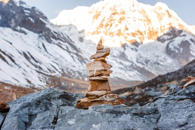 Foto een schilderachtig uitzicht op de berg tegen de hemel in de winter