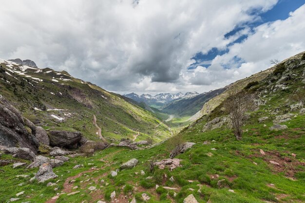 Foto een schilderachtig uitzicht op de bergen tegen de lucht