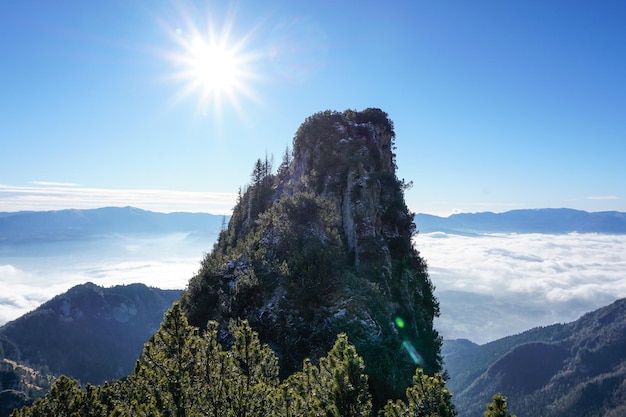 Foto een schilderachtig uitzicht op de bergen tegen de lucht