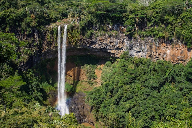 Een schilderachtig uitzicht op de Chamarel-waterval